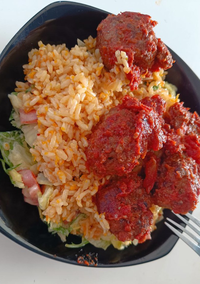 Una foto de Albóndigas en salsa de tomate