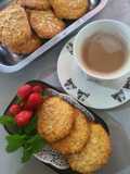 Oatmeal cookies with toasted grated coconut /(kukis oatmeal dengan kelapa parut sangrai)