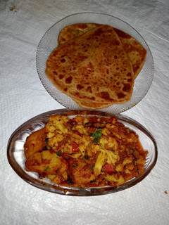 गोभी आलू (Gobhi aloo recipe in Hindi) रेसिपी मुख्य फोटो