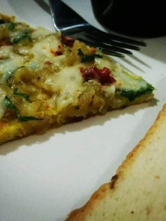 A picture of Potato Cheese Omelette😋🍕🍳.