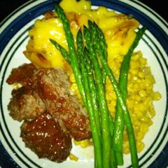 A picture of Meatloaf w/Chili Sauce.