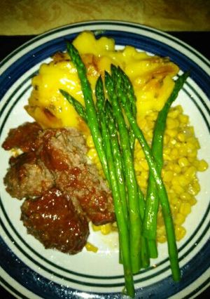 A picture of Meatloaf w/Chili Sauce.