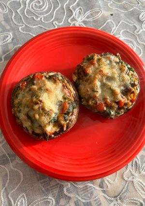 Una foto de Hongos Portobello relleno