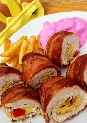 Tojással és pritaminpaprikával töltött csirkemell, céklasalátával #húsvét recept fotója