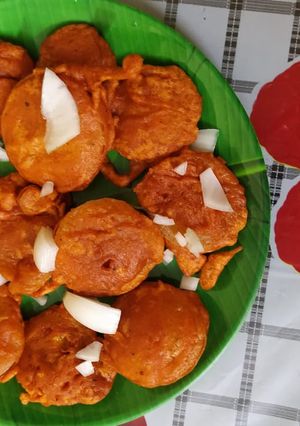 A picture of Onion pakoda.