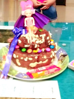 बार्बी वनिला केक(barbie vanilla cake recie in hindi) रेसिपी मुख्य फोटो
