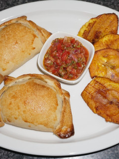 Una foto de Empanadas de chupe de centolla con camarones