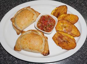 Una foto de Empanadas de chupe de centolla con camarones