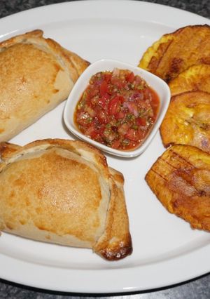 Una foto de Empanadas de chupe de centolla con camarones