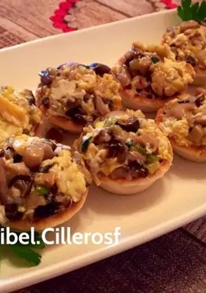 Foto principal de Mini tartaletas rellenas de setas, ajetes y gambas