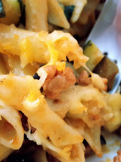 Una foto de Macarrones gratinados con carne y verduras