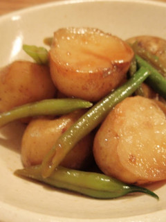 A picture of Simmered Spring Potatoes and Green Beans.