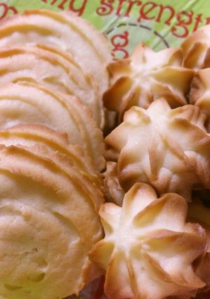 A picture of Easy Mascarpone Spritz Cookies.