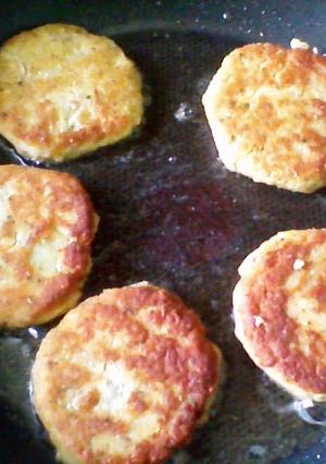 A picture of Salmon Cakes.