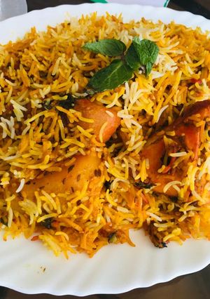 A picture of Chicken biryani.