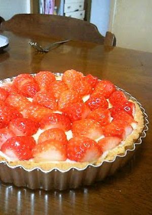 A picture of Tart Crust with a Plastic Bag.