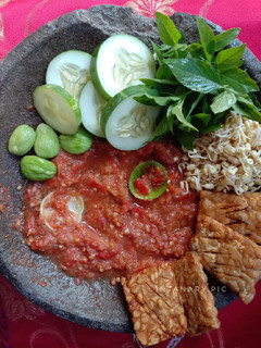 Foto resep Sambel Terasi Mentah Jeruk Nipis dan Lalapan