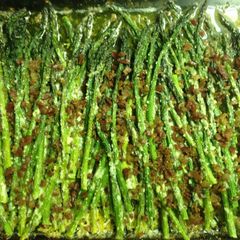 A picture of Garlic Parmesan Asparagus With Bacon.