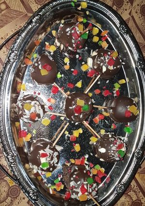 केक पोप्स (Cake Pops recipe in Hindi) रेसिपी मुख्य फोटो
