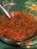 Sauce tomate épicée à l'ail, oignon et persil (pour pâtes)