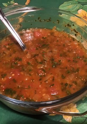 Une photo de Sauce tomate épicée à l'ail, oignon et persil (pour pâtes)