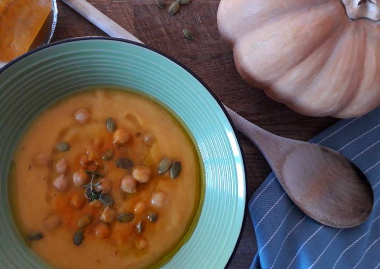 Vellutata di zucca con ceci