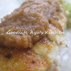 A picture of Tender Sauteed Chicken with Onion Sauce.