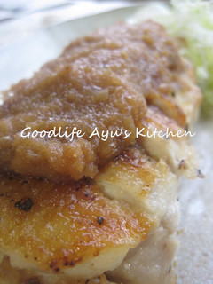 A picture of Tender Sauteed Chicken with Onion Sauce.