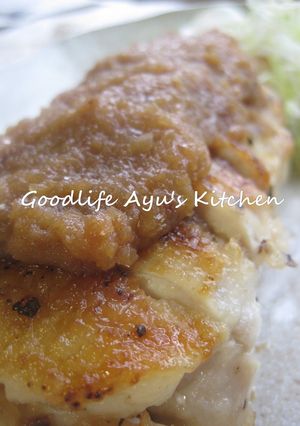 A picture of Tender Sauteed Chicken with Onion Sauce.
