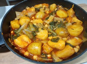 Foto principal de Acelgas con patatas y garbanzos