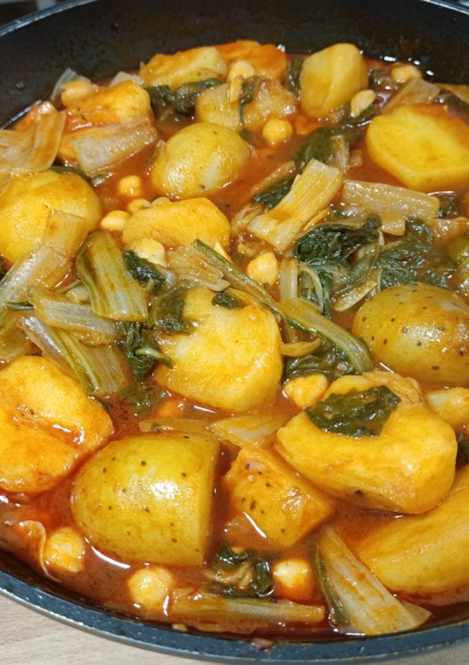 Una foto de Acelgas con patatas y garbanzos