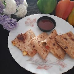 Mexican cheesy quesadilla A picture of Mexican cheesy quesadilla.