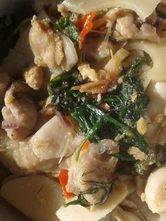 A picture of Kang Kai Nor Mai dong, or chicken with sour bamboo in clear soup.