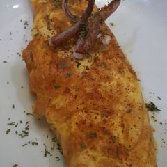 A picture of Breakfast omelette with squid.