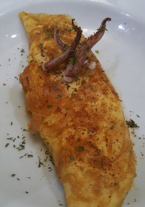 A picture of Breakfast omelette with squid.