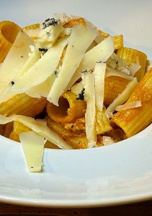 Una foto de Rigatoni Rossini con foie y queso trufado