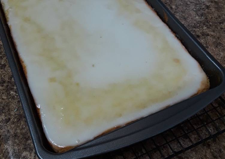 Easiest Way to Prepare Perfect Lemon Sheet Cake with Lemon Glaze