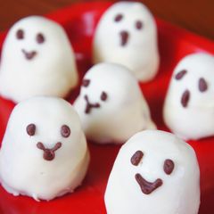 A picture of Halloween! Rich Cream Cheese Truffle Ghosties.
