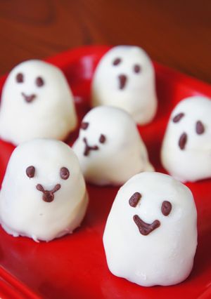 A picture of Halloween! Rich Cream Cheese Truffle Ghosties.