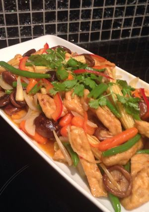 Hình của món Gà xào rau củ chay.