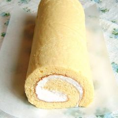 A picture of Roll Cake.