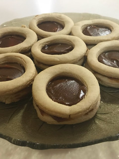 Una foto de Galletitas rellenas de dulce de leche
