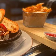 A picture of Extra crunchy hand cut fries.