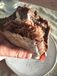 Una foto de Bocata de jamón y queso gratinado 😋