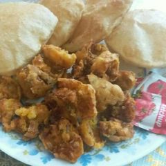 A picture of Puri pakoda.