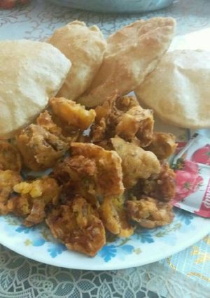 A picture of Puri pakoda.