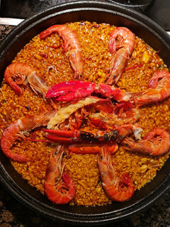Una foto de Arroz con bogavante y langostinos