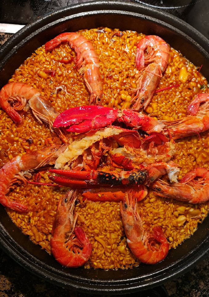 Una foto de Arroz con bogavante y langostinos