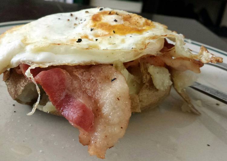 How to Prepare Super Quick Homemade Bacon and Egg stuffed potatoes