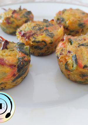 Una foto de Muffins de remolacha, zanahoria y acelga